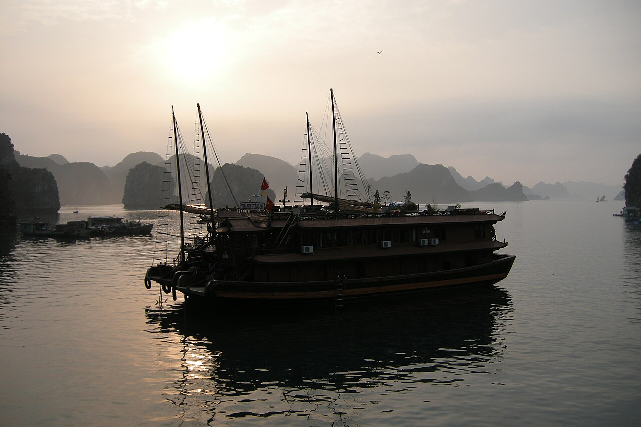 Cruise on Ha Long Bay at sunset