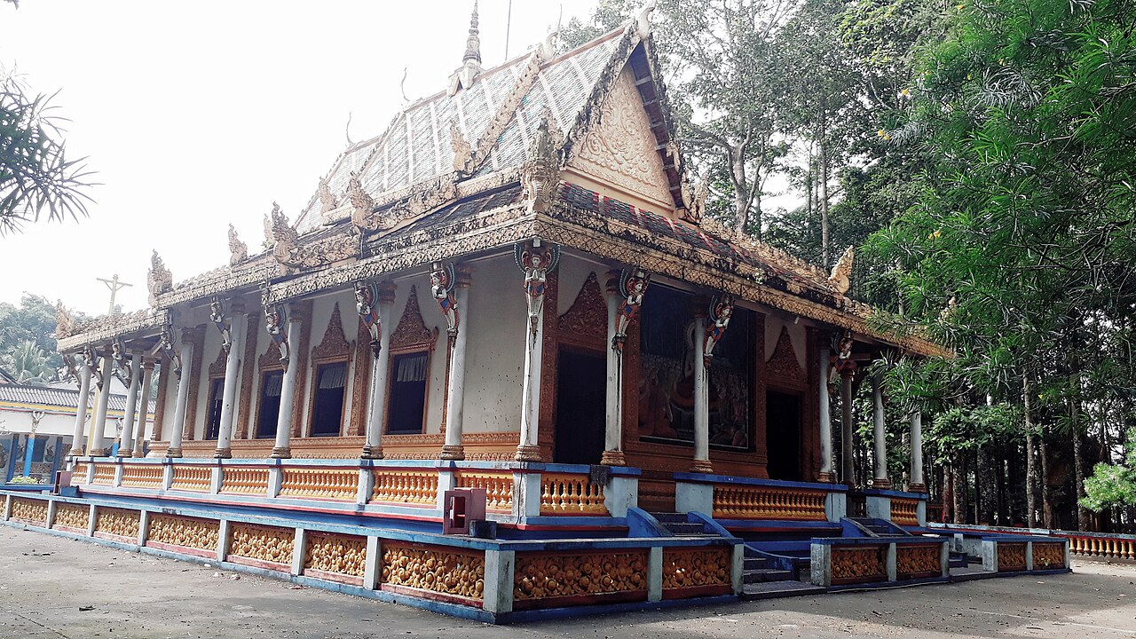 Mái cong chùa Dơi