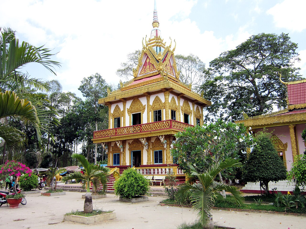 Tháp chùa Sà Lôn