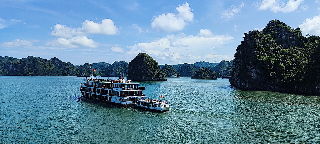 Du thuyền Hạ Long – Lan Hạ mùa thu: lịch trình 2N1Đ và kinh nghiệm chọn tàu