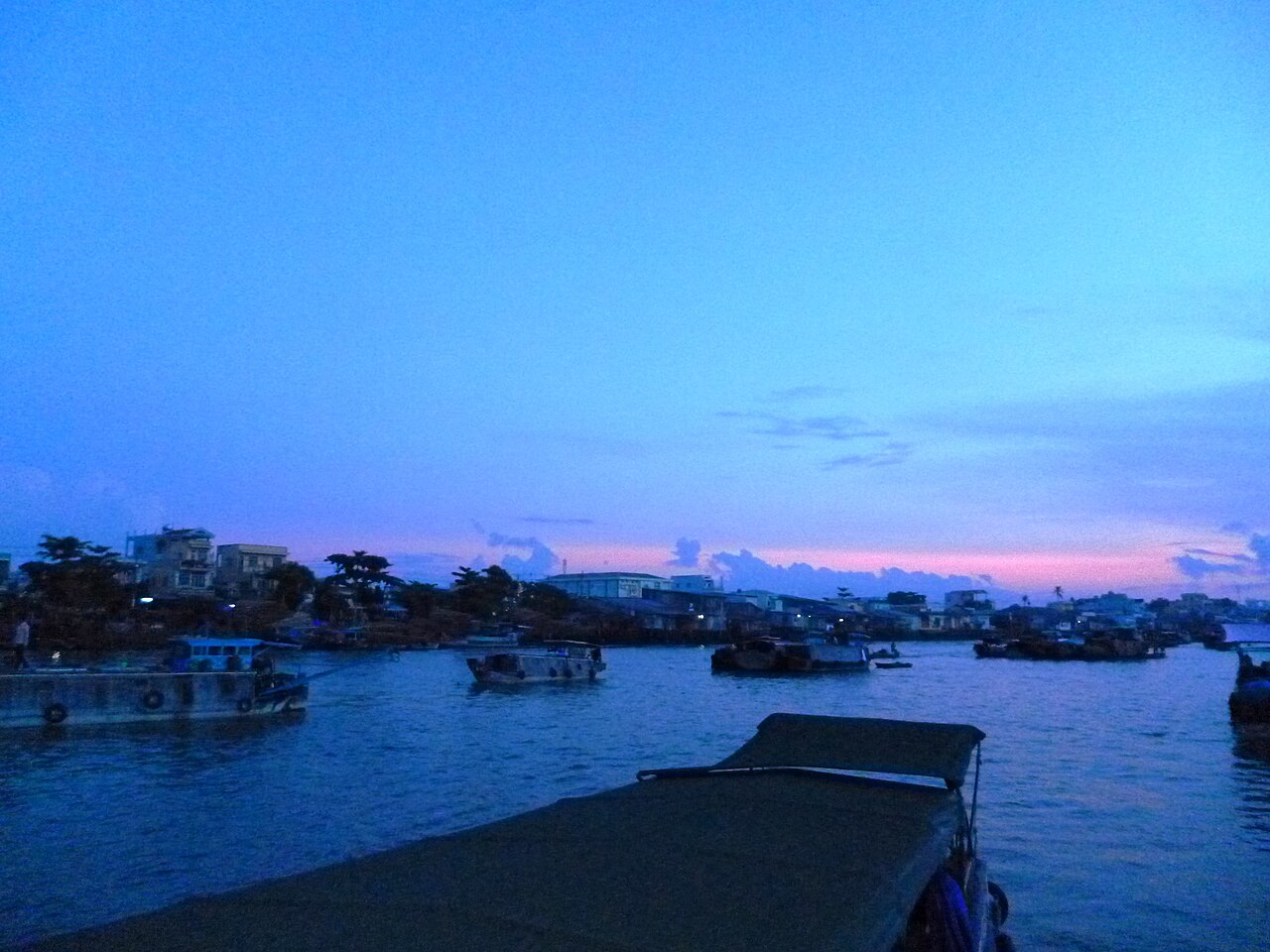 Bình minh trên chợ nổi Cái Răng