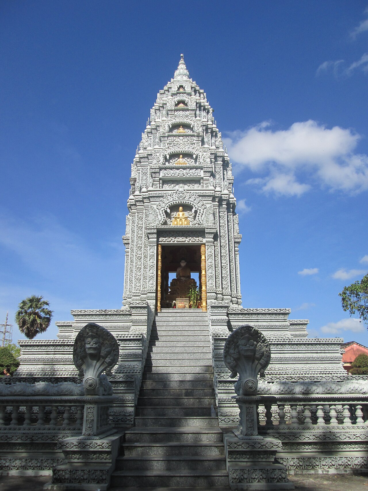 Bảo tháp chùa Som Rông
