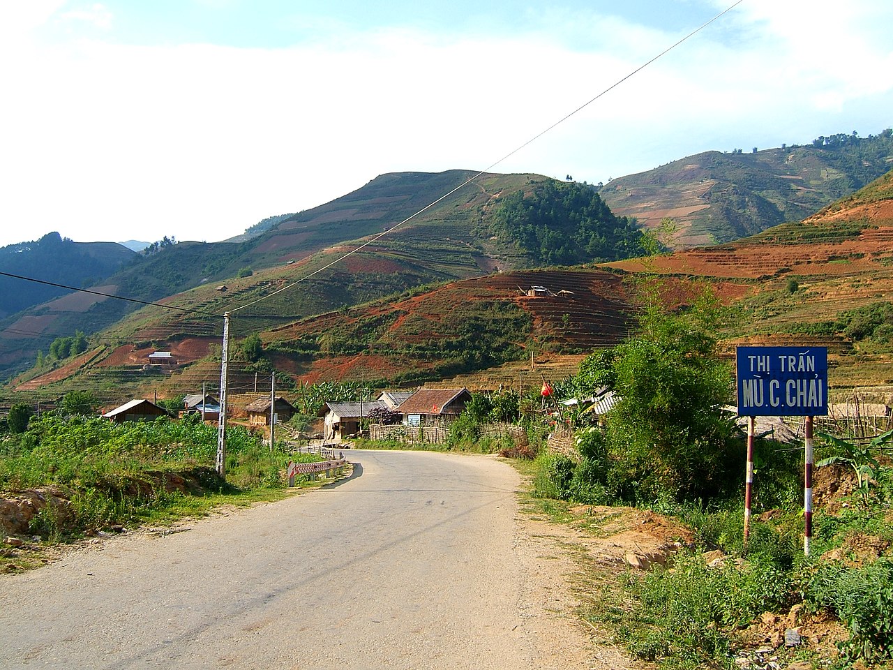 Núi đồi và ruộng bậc thang Mù Cang Chải