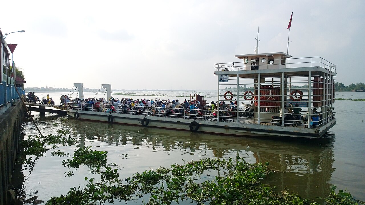 Phà An Bình qua sông Cổ Chiên