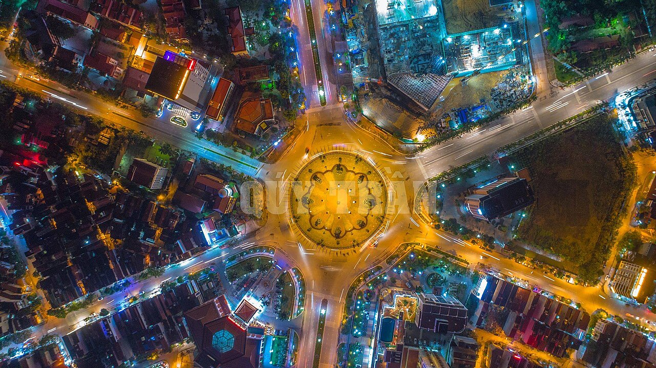 Vòng xuyến rực rỡ ánh đèn ở Bắc Ninh