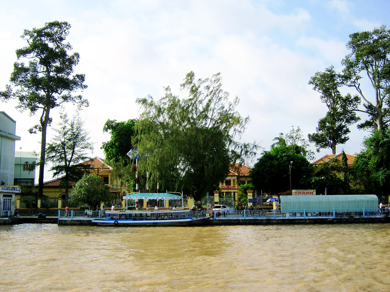 Thành phố Vĩnh Long bên sông Cổ Chiên