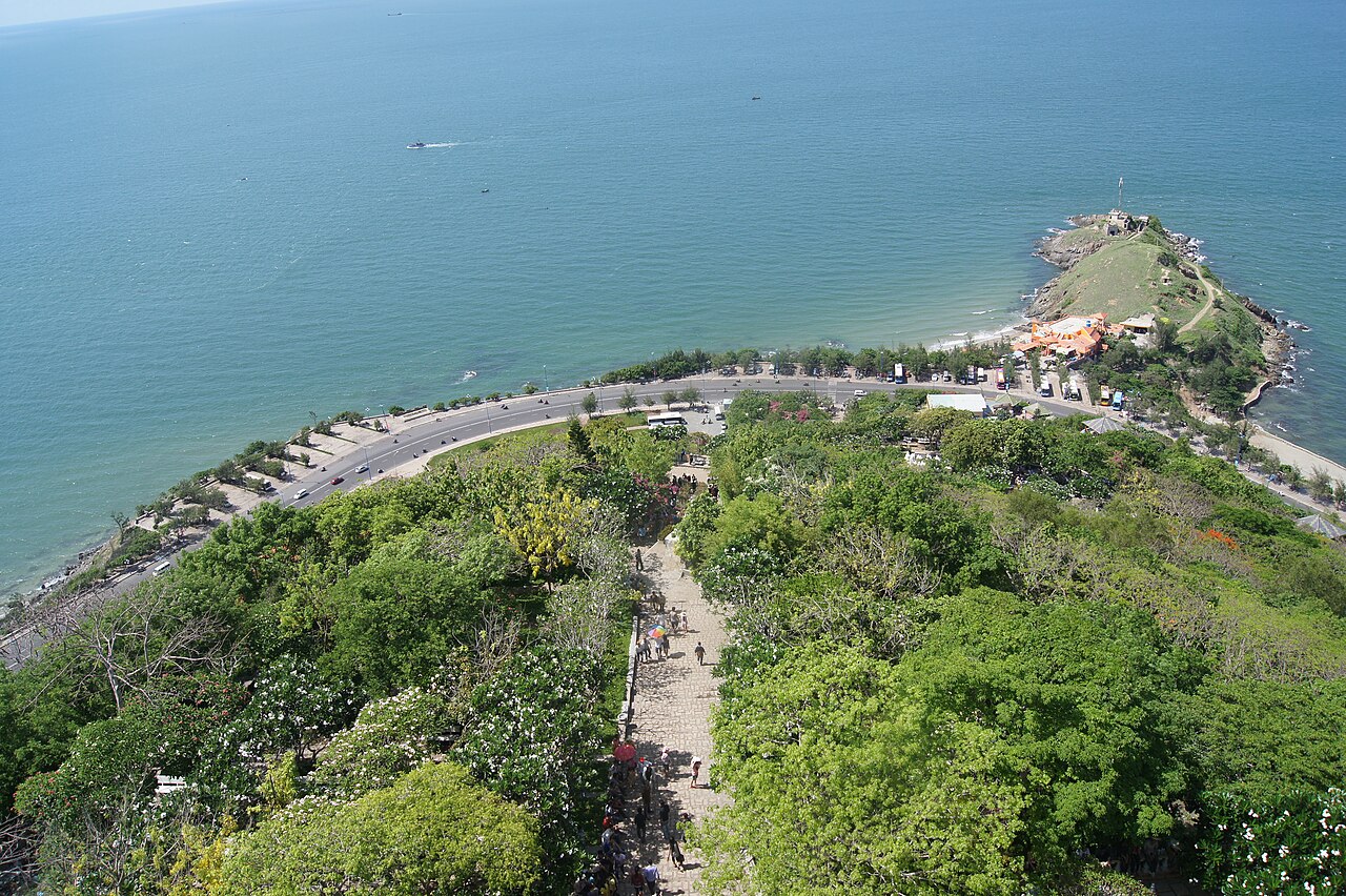 Mũi Nghinh Phong nhìn từ trên cao