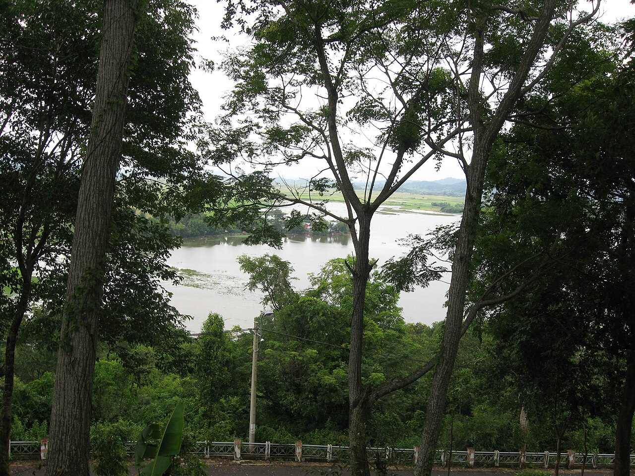 Mặt hồ Lắk mênh mông