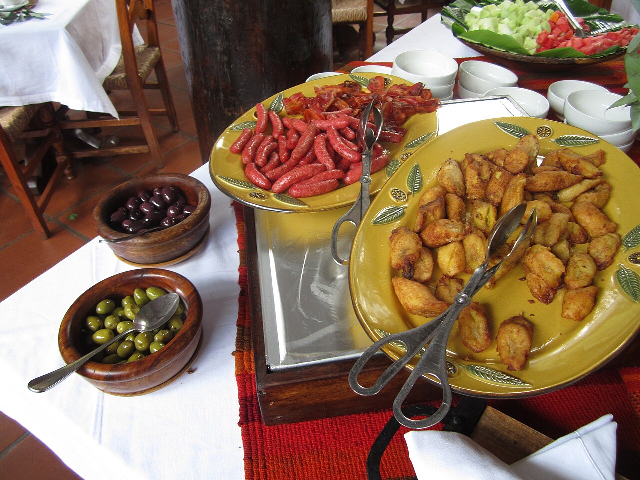 Quầy buffet bữa sáng khách sạn