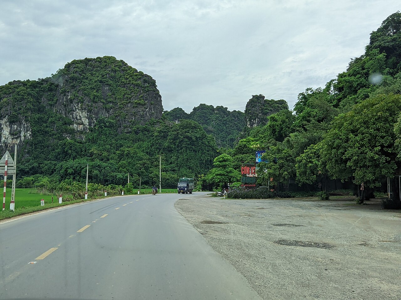 Cung đường uốn lượn vào Mai Châu