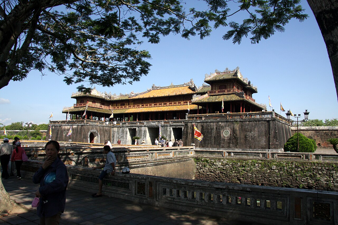 Nét đẹp Huế: Đại Nội, lăng tẩm triều Nguyễn, chùa Thiên Mụ, sông Hương và cầu Trường Tiền