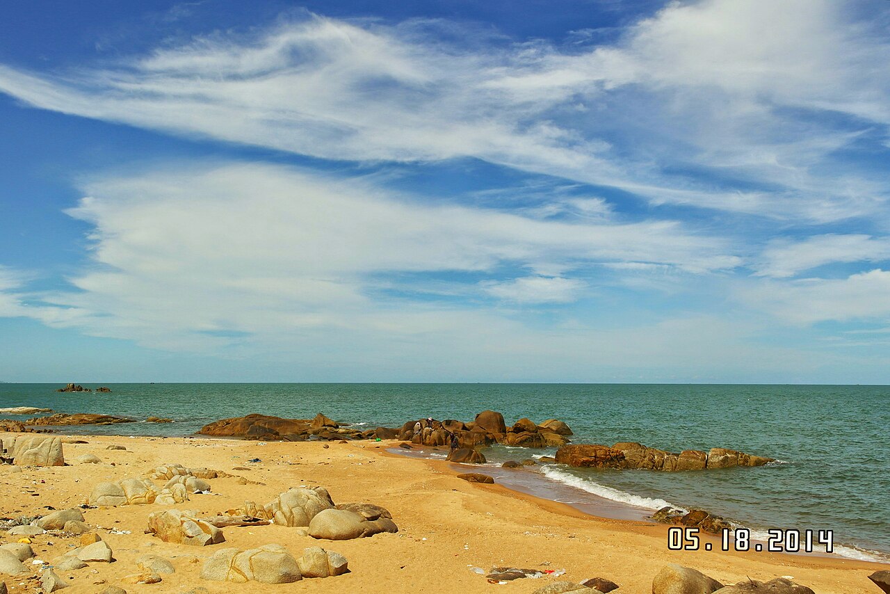Biển Long Hải nhìn từ núi Minh Đạm