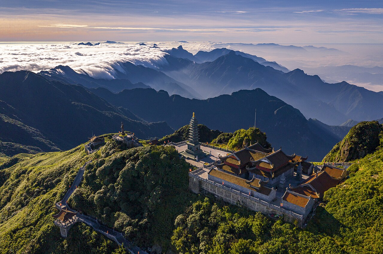 Nét đẹp Sa Pa: đỉnh Fansipan, thung lũng Mường Hoa, bản Cát Cát và ruộng bậc thang bốn mùa