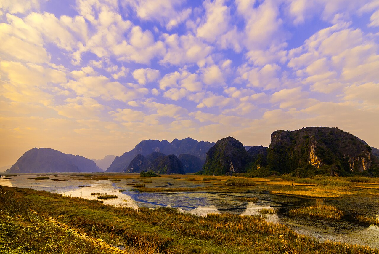 Hoàng hôn trên đầm Vân Long
