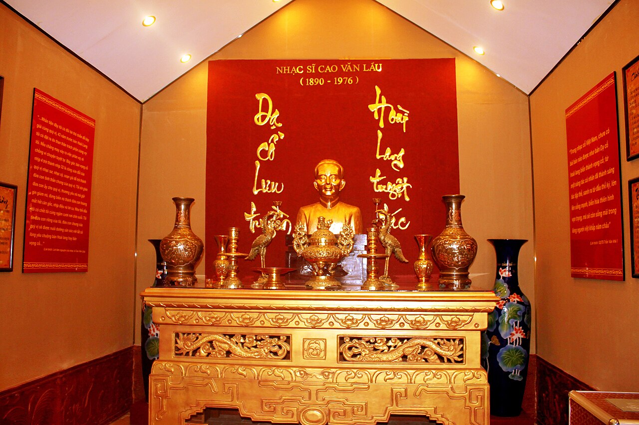 Bàn thờ nhạc sĩ Cao Văn Lầu