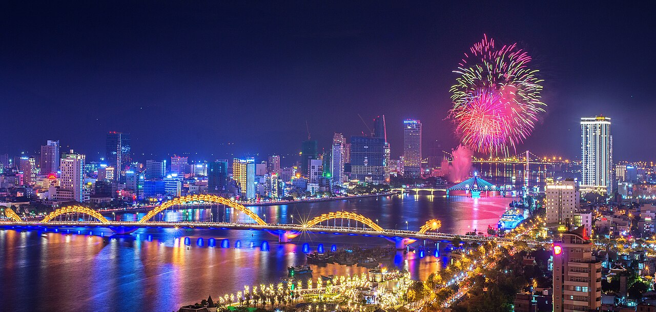 Pháo hoa trên sông Hàn