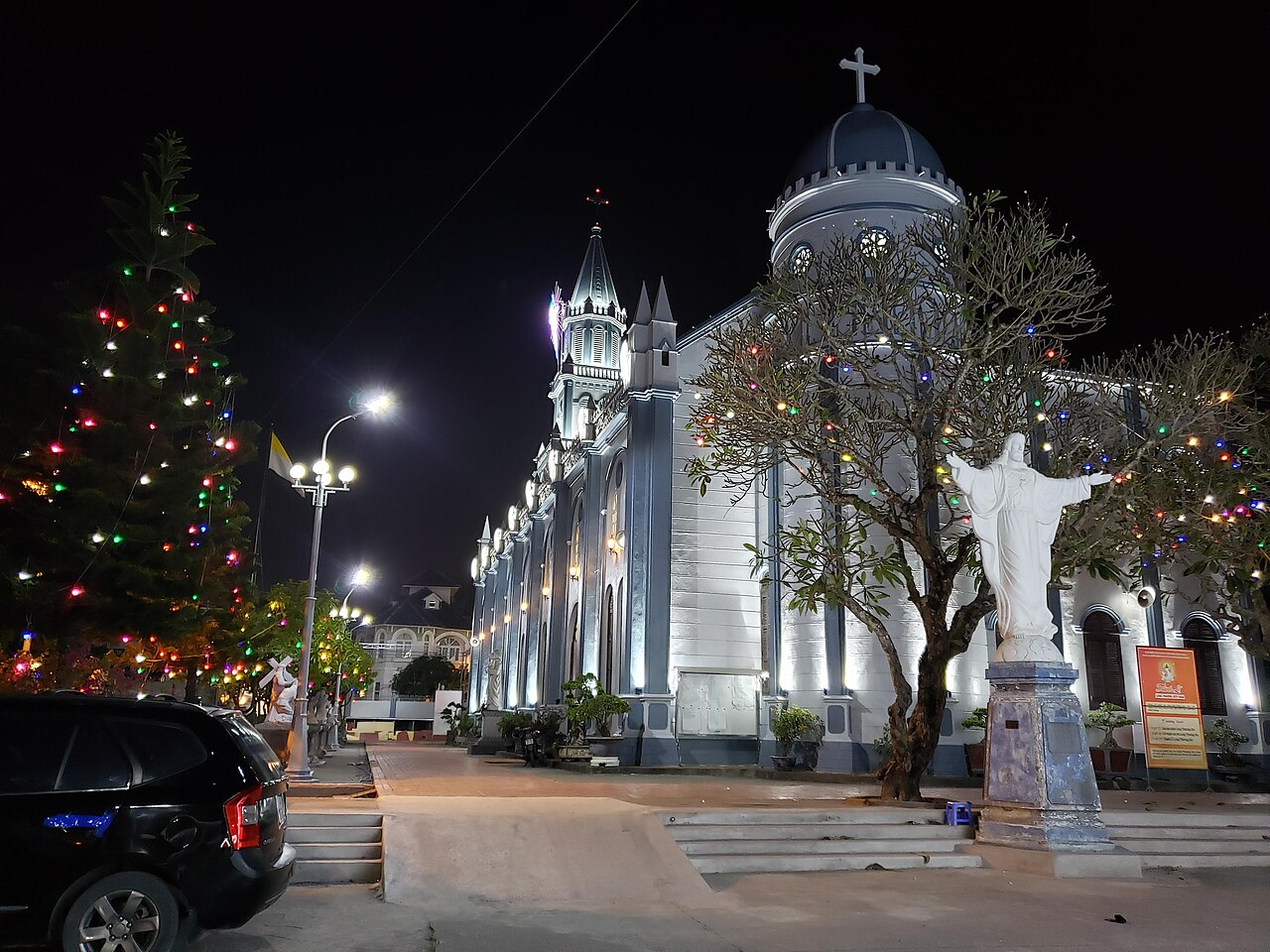 Nhà thờ Hòn Gai về đêm